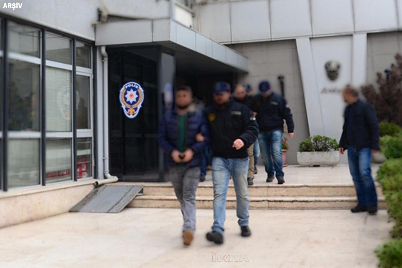 İzmir'de FETÖ operasyonu: 14 gözaltı